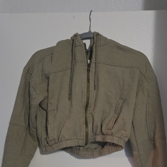 reserve fairfax Jackets & Blazers - Women's Olive Green Cropped Jacket